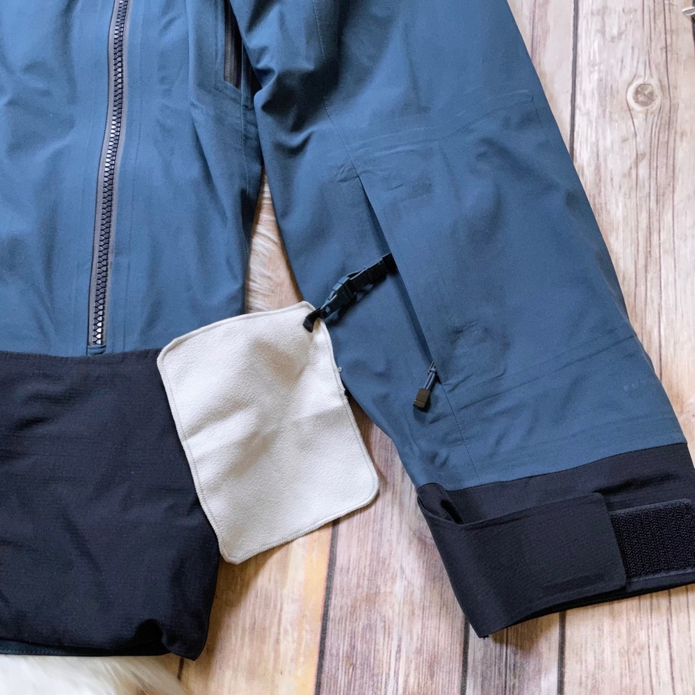 The North Face Men’s Beatty FUTURELIGHT Ski Jacket - Picture 3 of 9